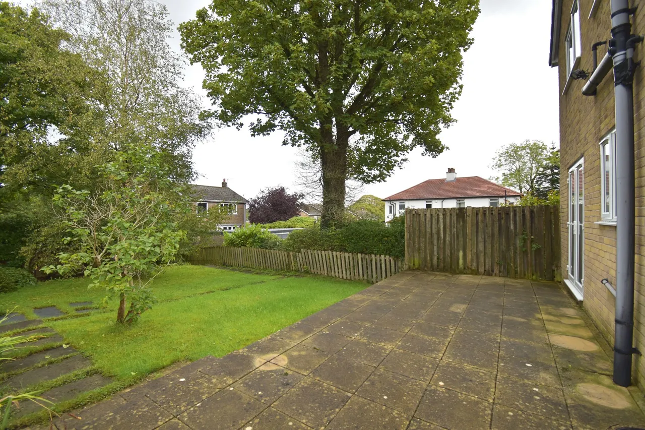 Reddish Avenue, High Peak, photo 12