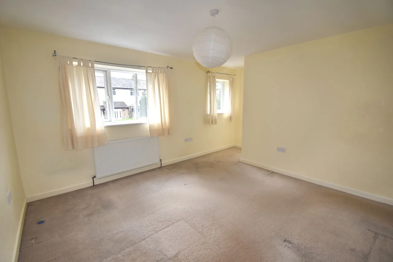 Reddish Avenue, High Peak, photo 9