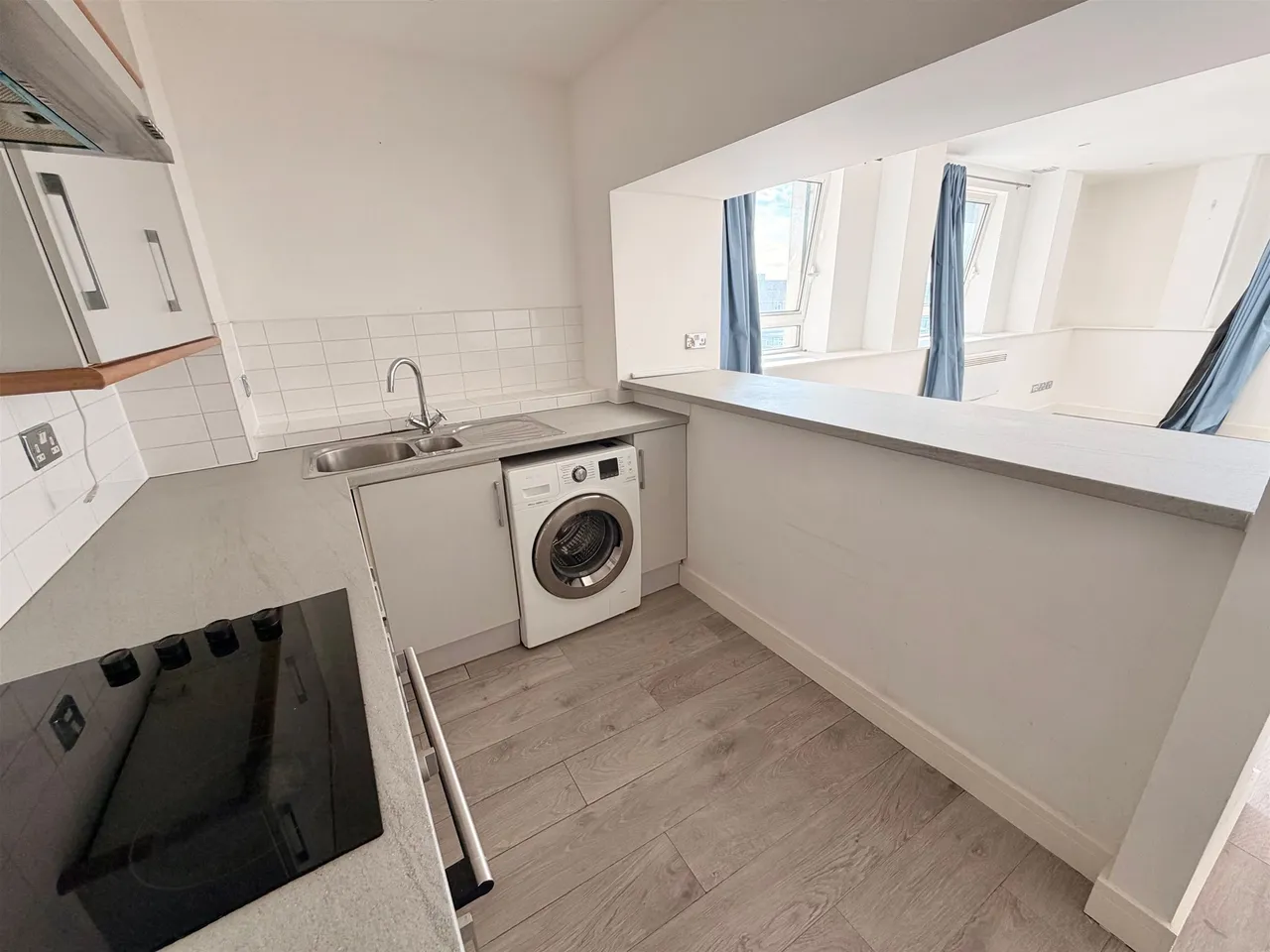 THE PINNACLE, HIGH ROAD, Romford, Essex RM6 6PN, photo 4