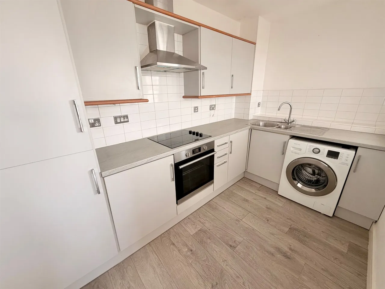 THE PINNACLE, HIGH ROAD, Romford, Essex RM6 6PN, photo 5