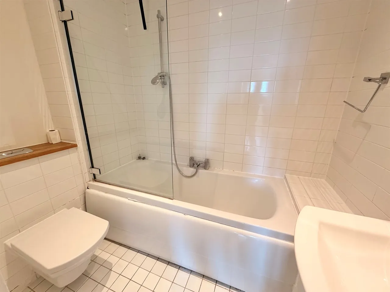 THE PINNACLE, HIGH ROAD, Romford, Essex RM6 6PN, photo 8