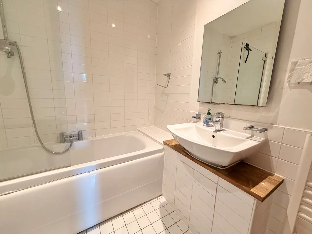 THE PINNACLE, HIGH ROAD, Romford, Essex RM6 6PN, photo 7