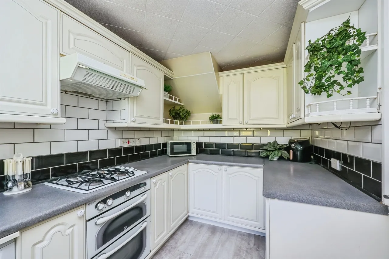 Ballerat Crescent, Nottingham, NG5, photo 13