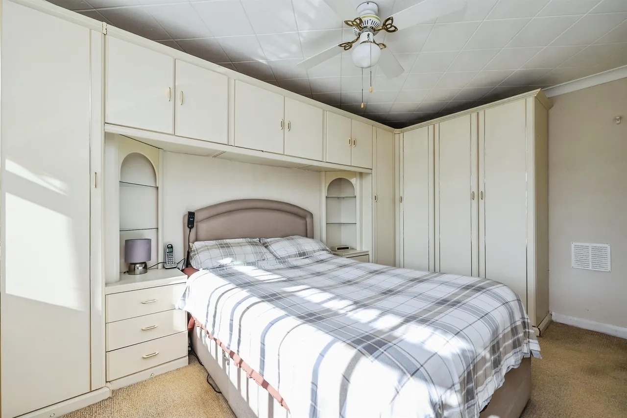 Ballerat Crescent, Nottingham, NG5, photo 16
