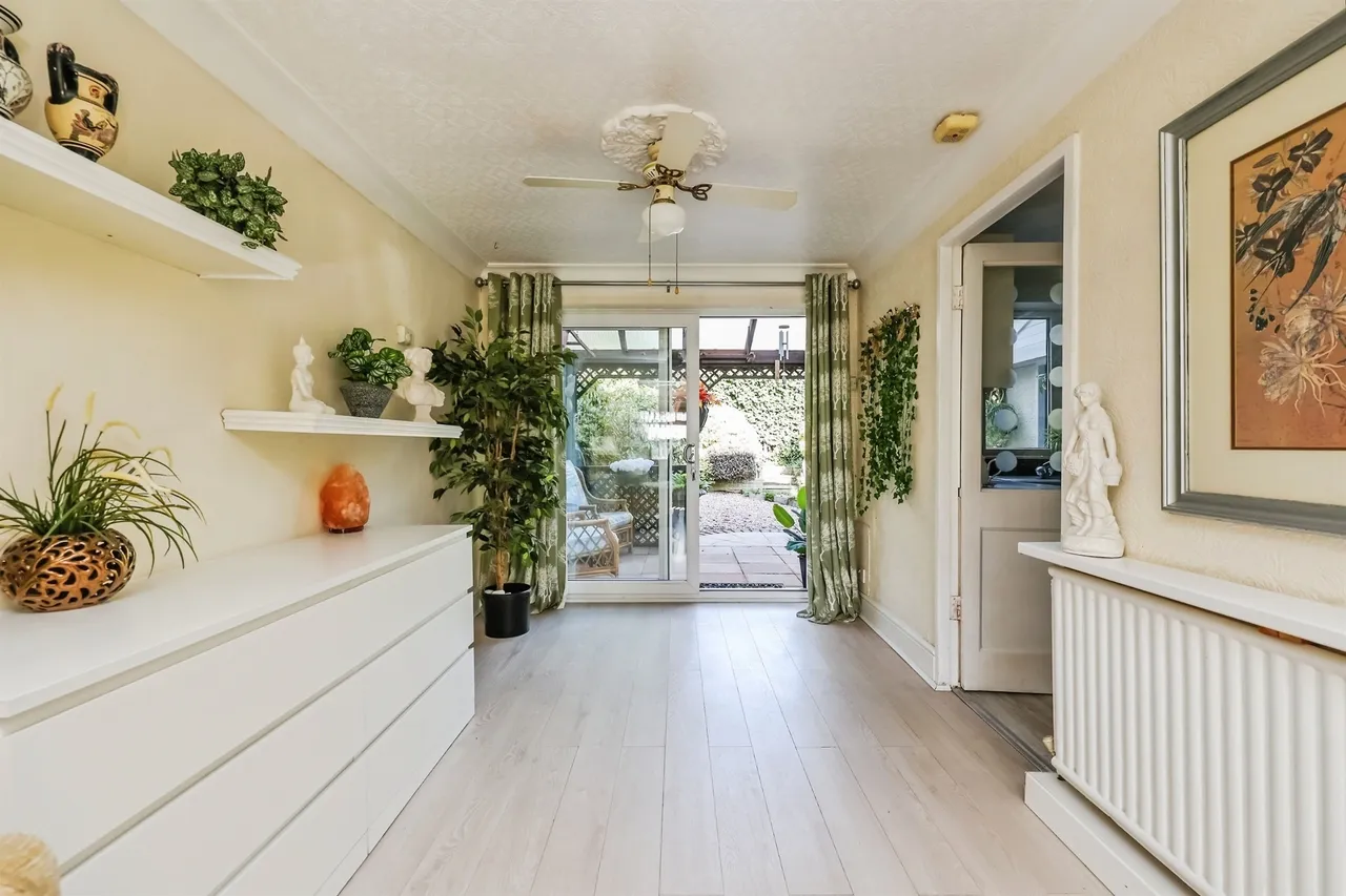 Ballerat Crescent, Nottingham, NG5, photo 9