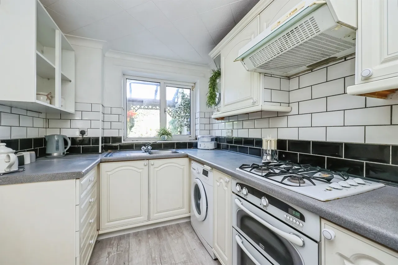 Ballerat Crescent, Nottingham, NG5, photo 11