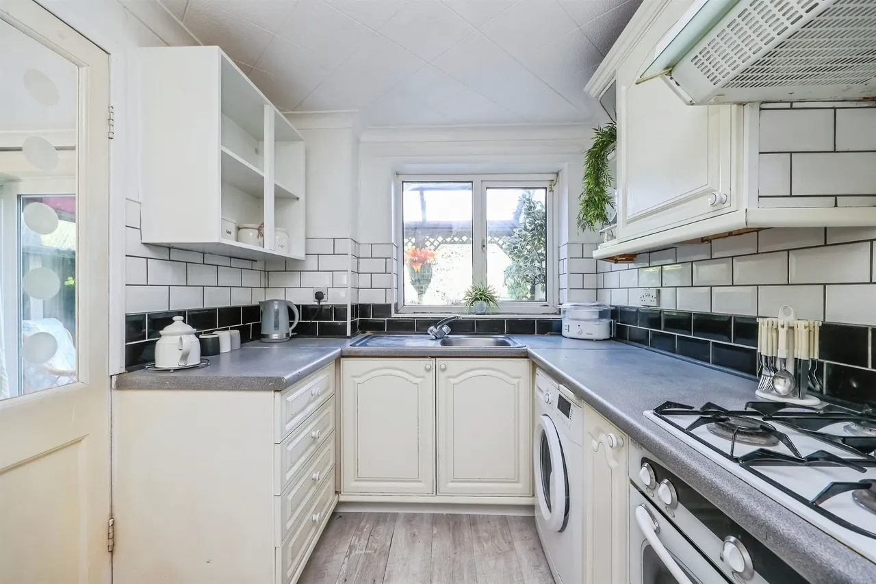 Ballerat Crescent, Nottingham, NG5, photo 12