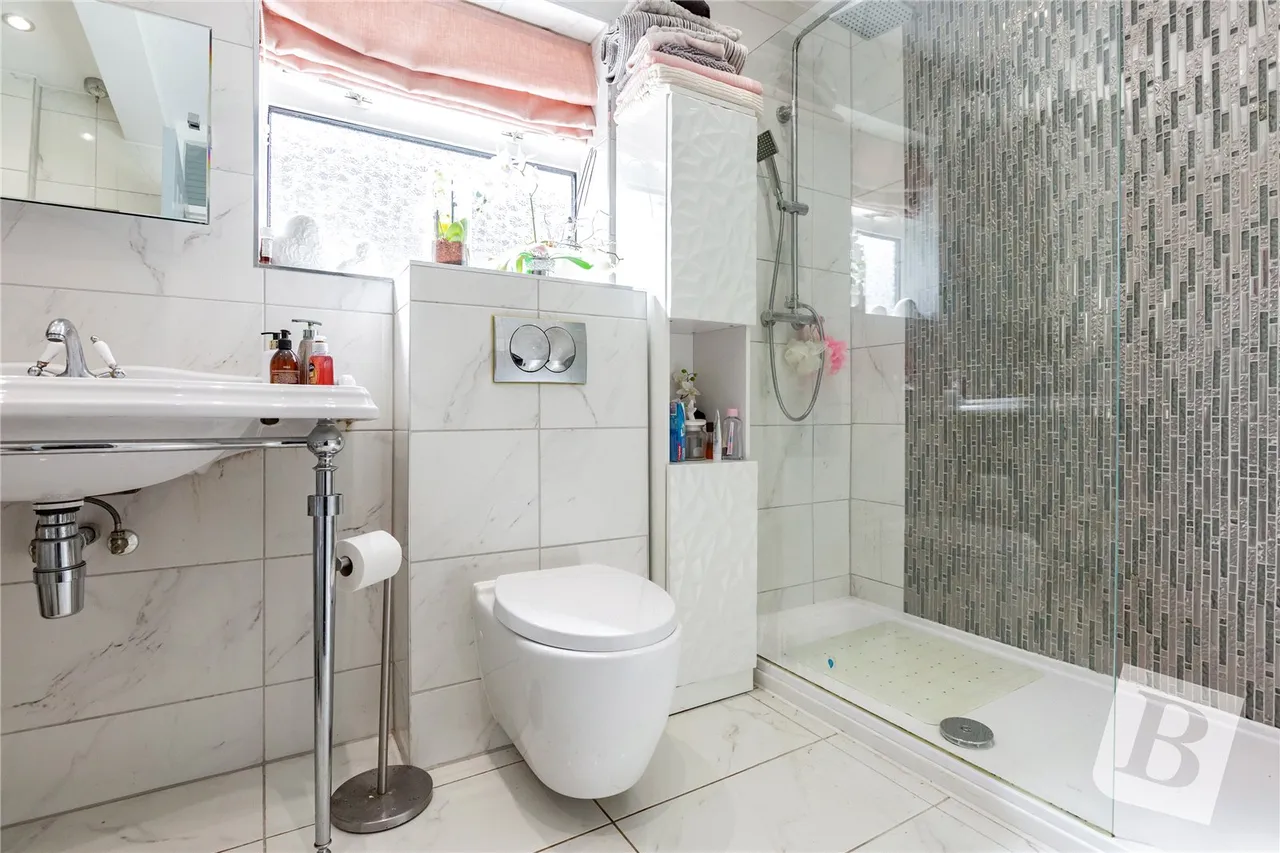 Canterbury Avenue, Upminster, RM14, photo 12