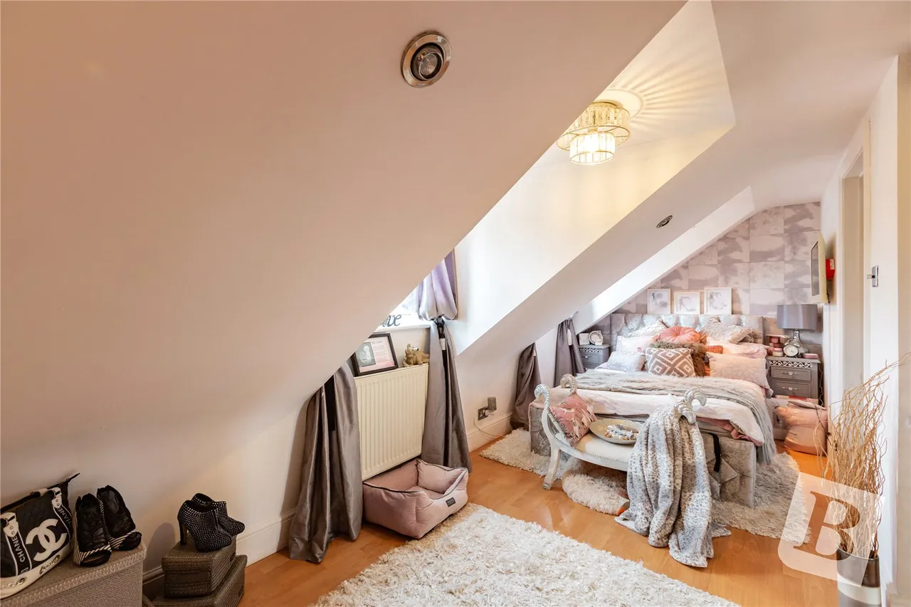 Canterbury Avenue, Upminster, RM14, photo 13