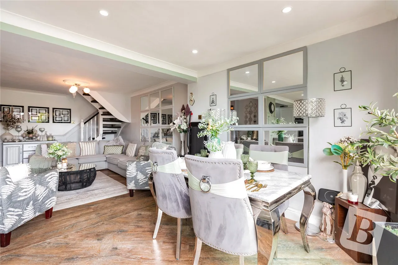 Canterbury Avenue, Upminster, RM14, photo 4