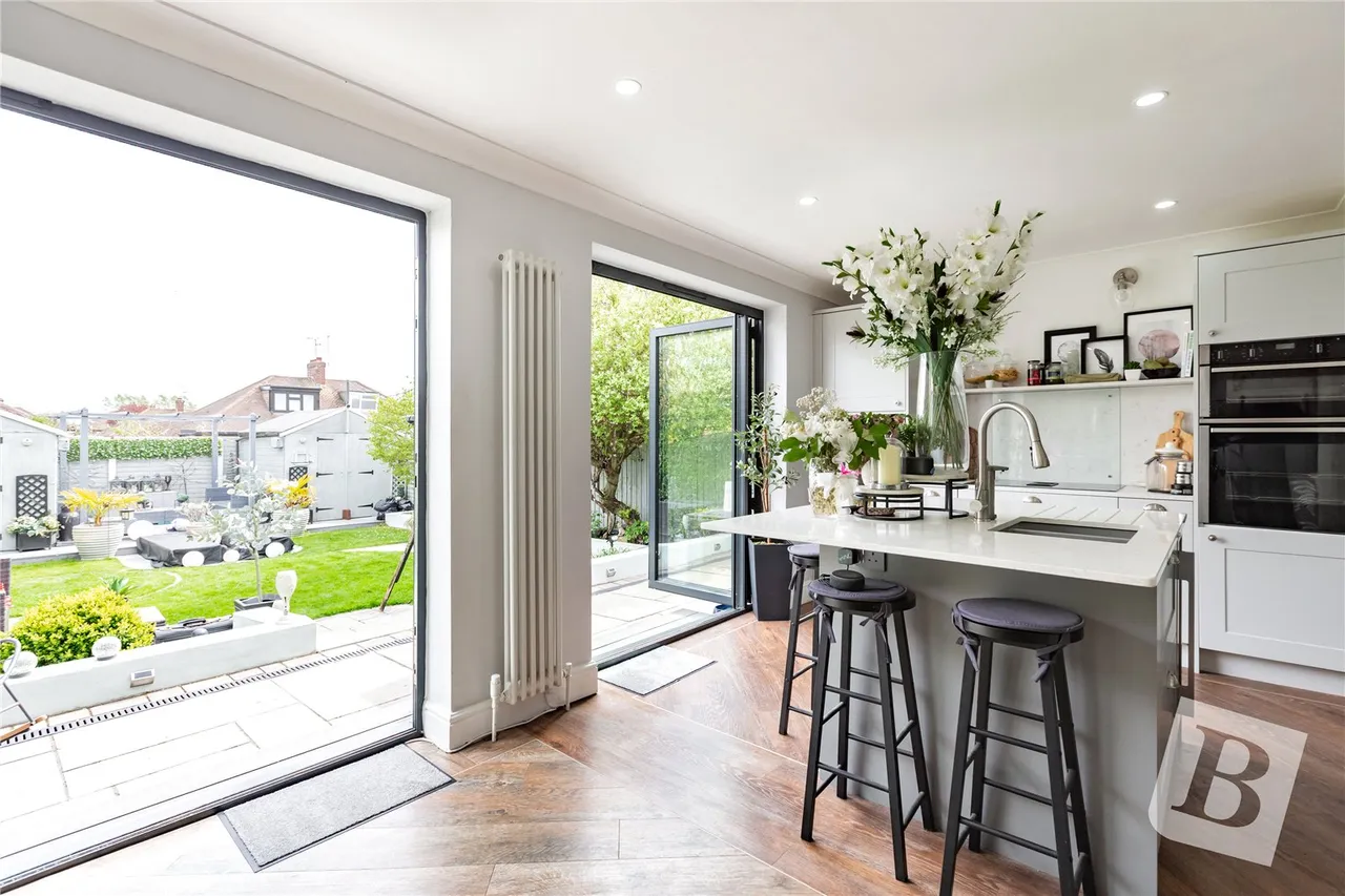 Canterbury Avenue, Upminster, RM14, photo 6
