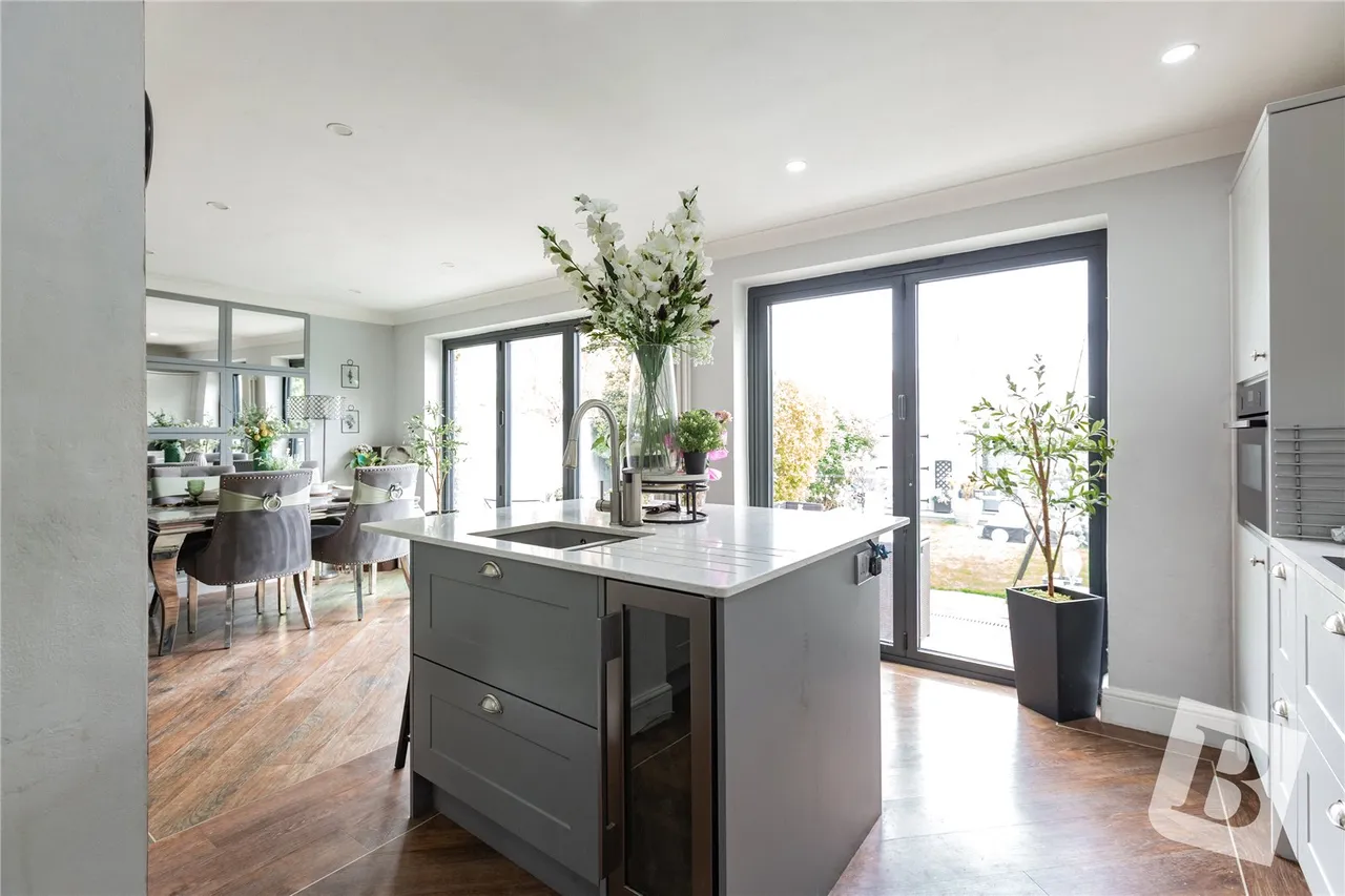Canterbury Avenue, Upminster, RM14, photo 5