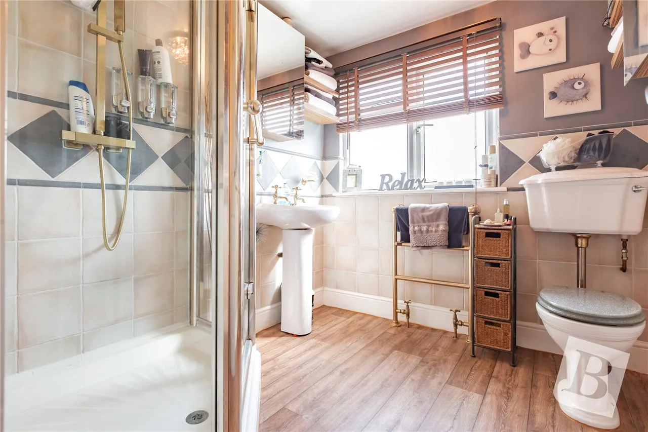 Canterbury Avenue, Upminster, RM14, photo 15