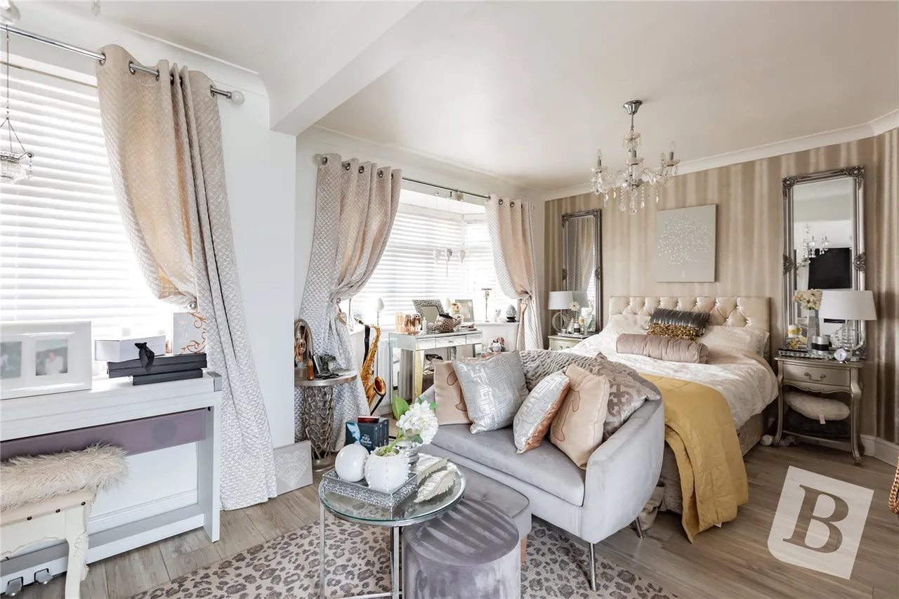 Canterbury Avenue, Upminster, RM14, photo 8