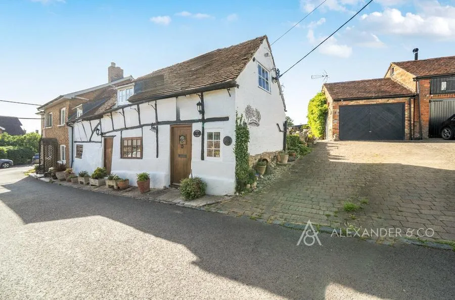 School Hill, North Marston, MK18, photo 5