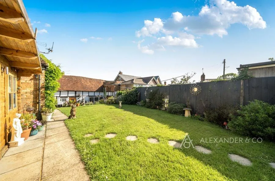 School Hill, North Marston, MK18, photo 4