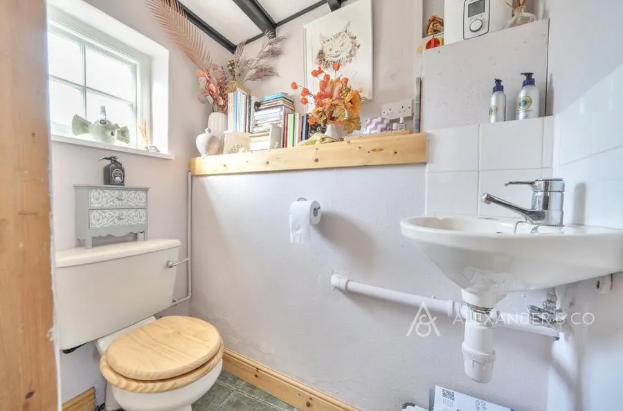 School Hill, North Marston, MK18, photo 25