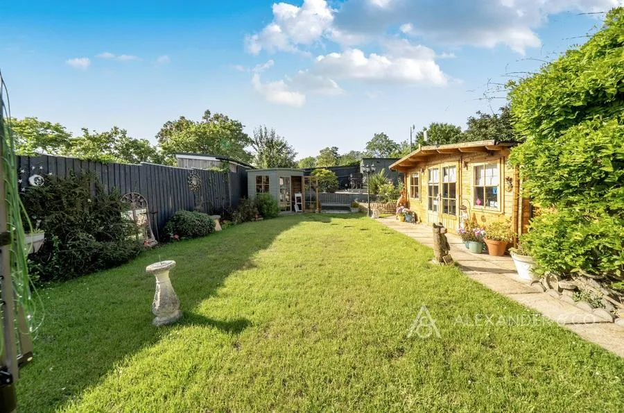 School Hill, North Marston, MK18, photo 2