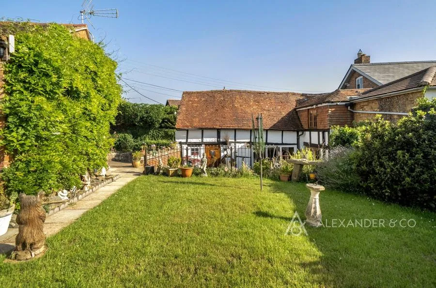 School Hill, North Marston, MK18, photo 8