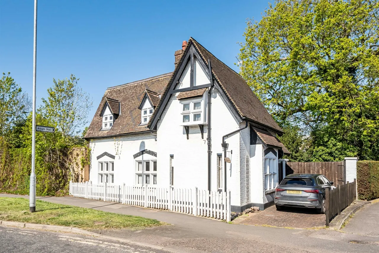2 bed house for sale — Allum Lane, Elstree, Borehamwood