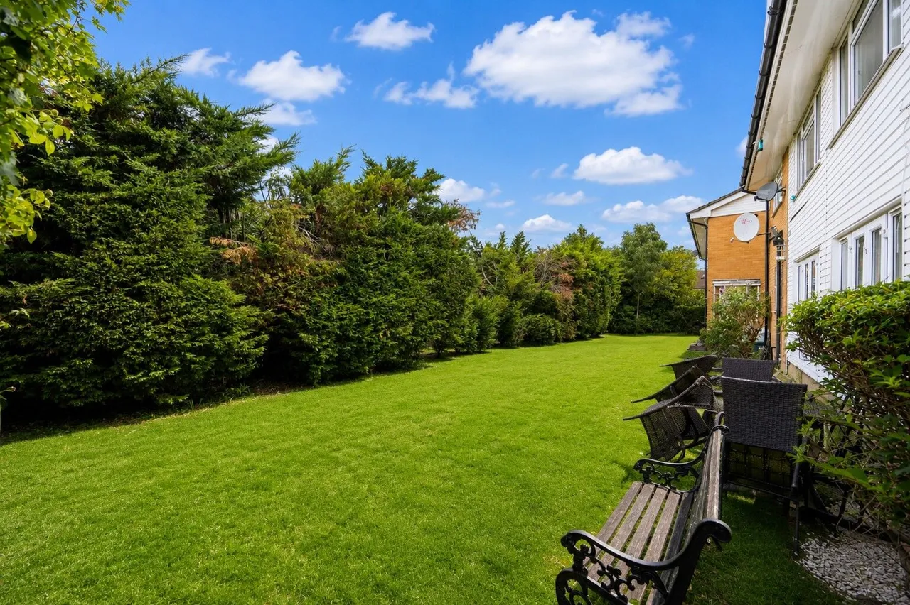 29 Bisley Close, Worcester Park, photo 8