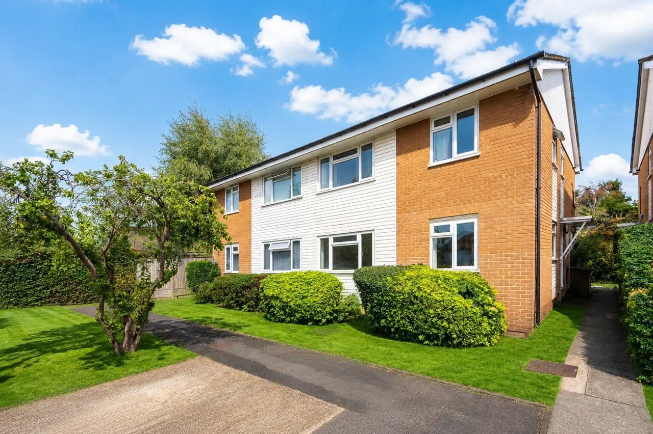 2 bed flat for sale — 29 Bisley Close, Worcester Park
