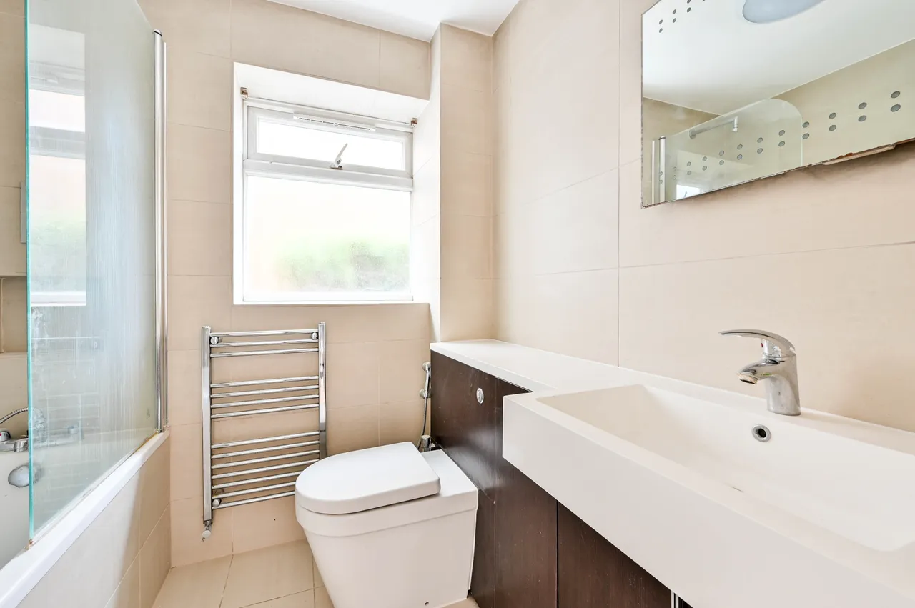 29 Bisley Close, Worcester Park, photo 4
