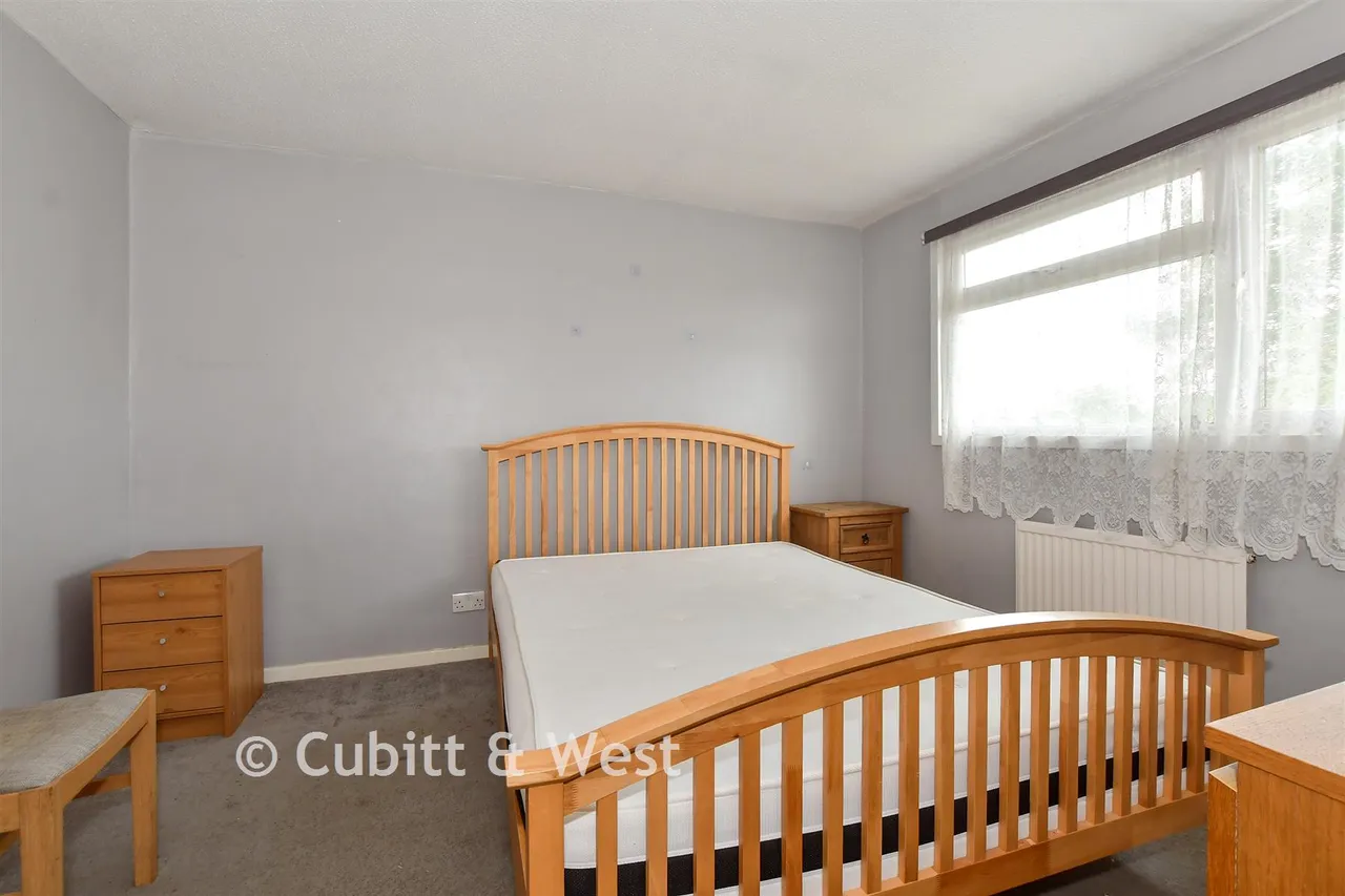 Cuckfield Close, Crawley, RH11, photo 9