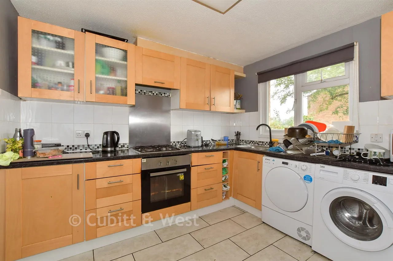 Cuckfield Close, Crawley, RH11, photo 3