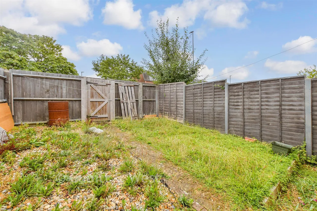 Cuckfield Close, Crawley, RH11, photo 4