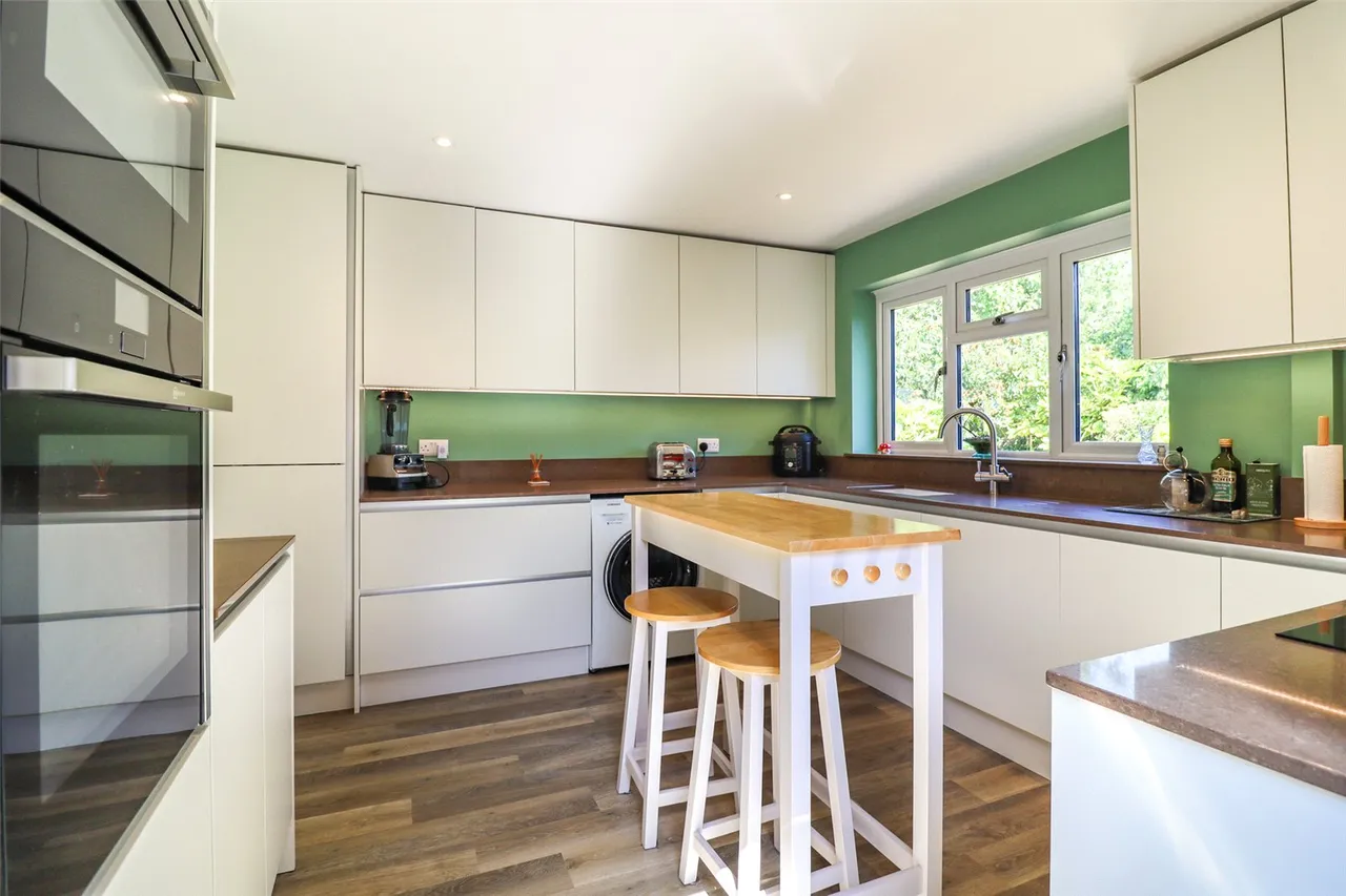 Ryelaw Road, Church Crookham, Fleet, Hampshire, GU52 6HY, photo 2