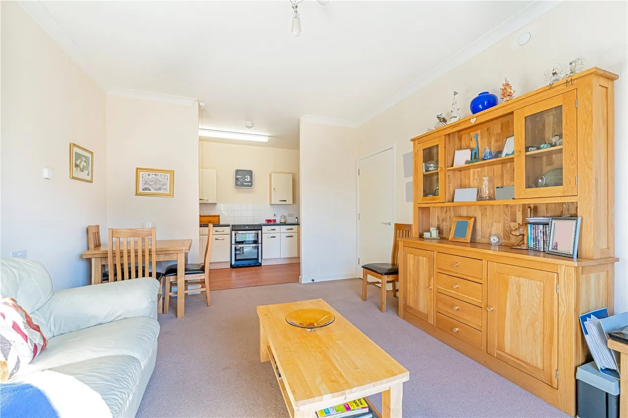 Dean Road, Hampton, Middlesex, TW12 1BF, photo 2