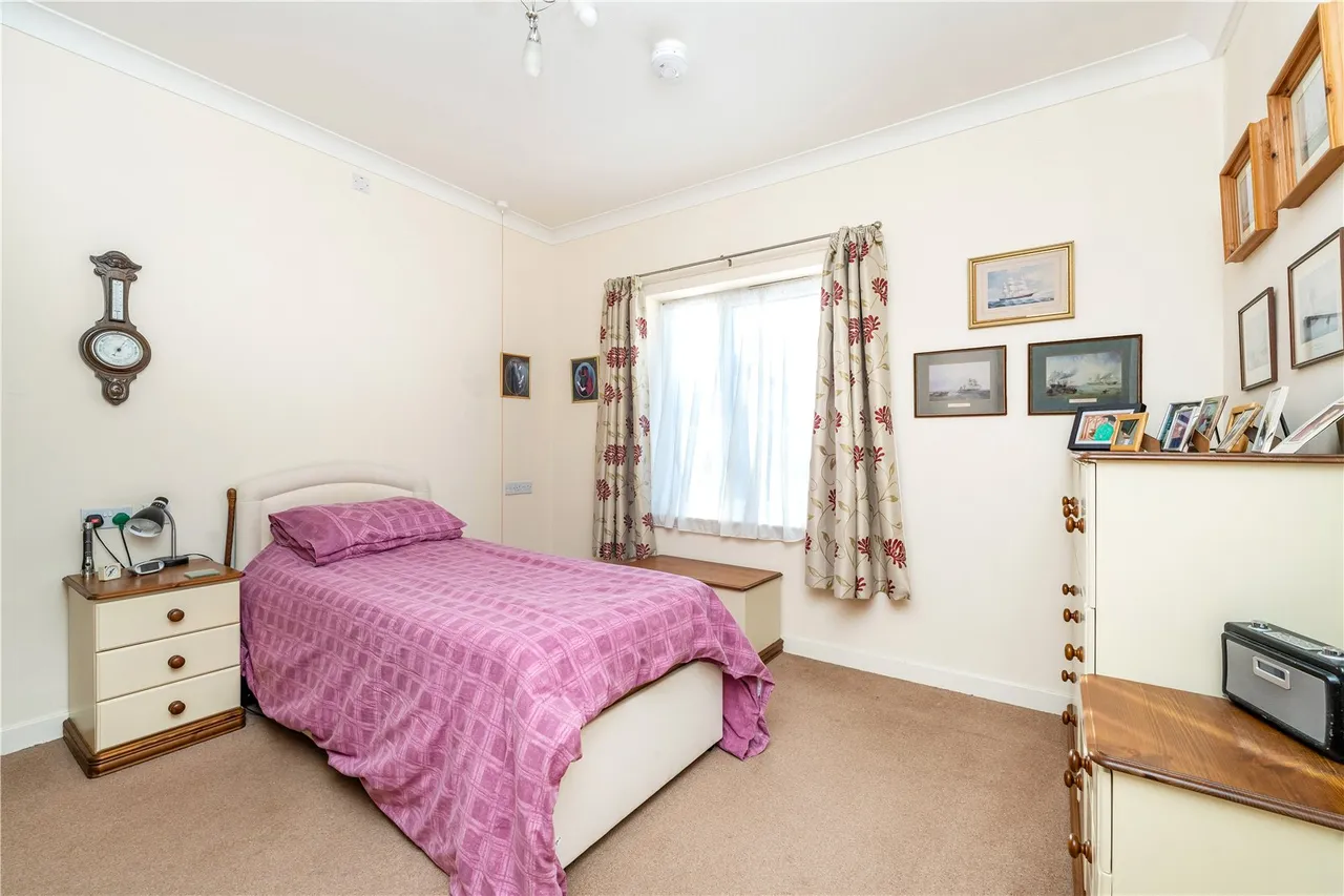 Dean Road, Hampton, Middlesex, TW12 1BF, photo 5