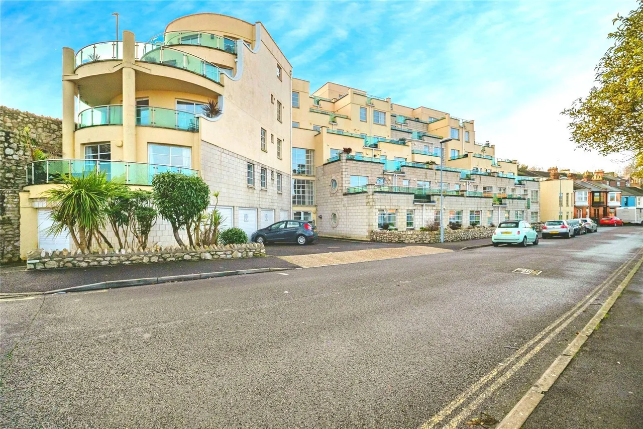2 bed flat for sale, Weston Road, Weymouth, DT4