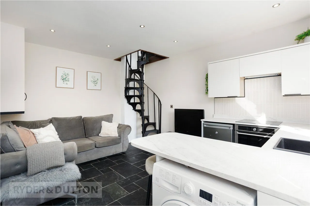 Oldham Road, Delph, OL3, photo 8