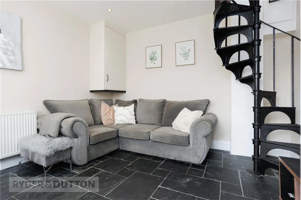 Oldham Road, Delph, OL3, photo 2
