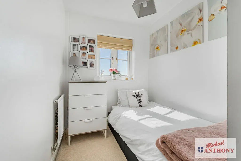 Burgess Gardens, Newport Pagnell, Buckinghamshire, MK16 0NS, photo 13
