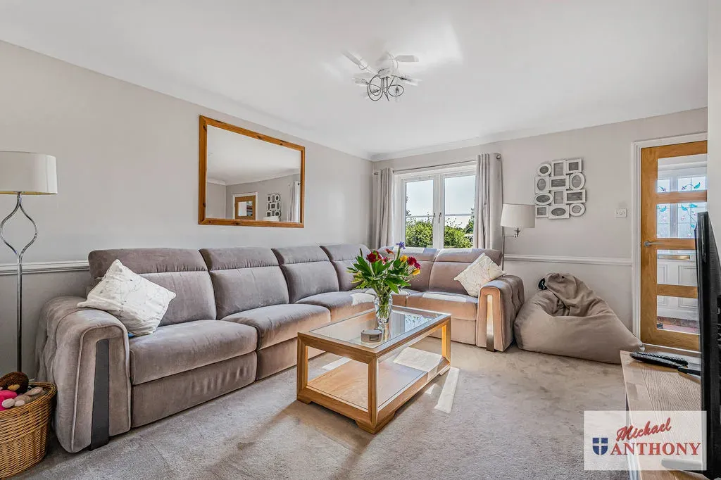 Burgess Gardens, Newport Pagnell, Buckinghamshire, MK16 0NS, photo 2