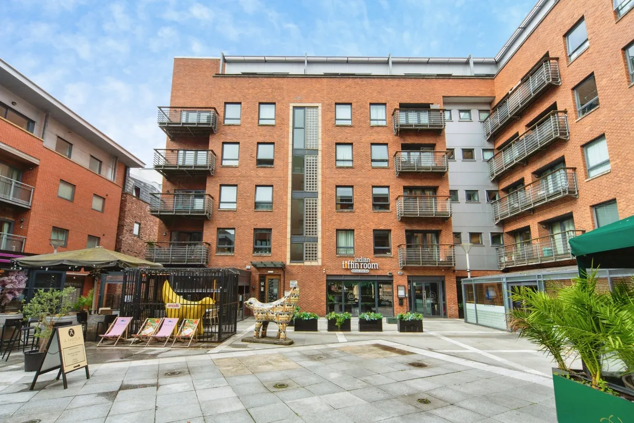 2 bed property for sale, Madison Square, Liverpool, L1