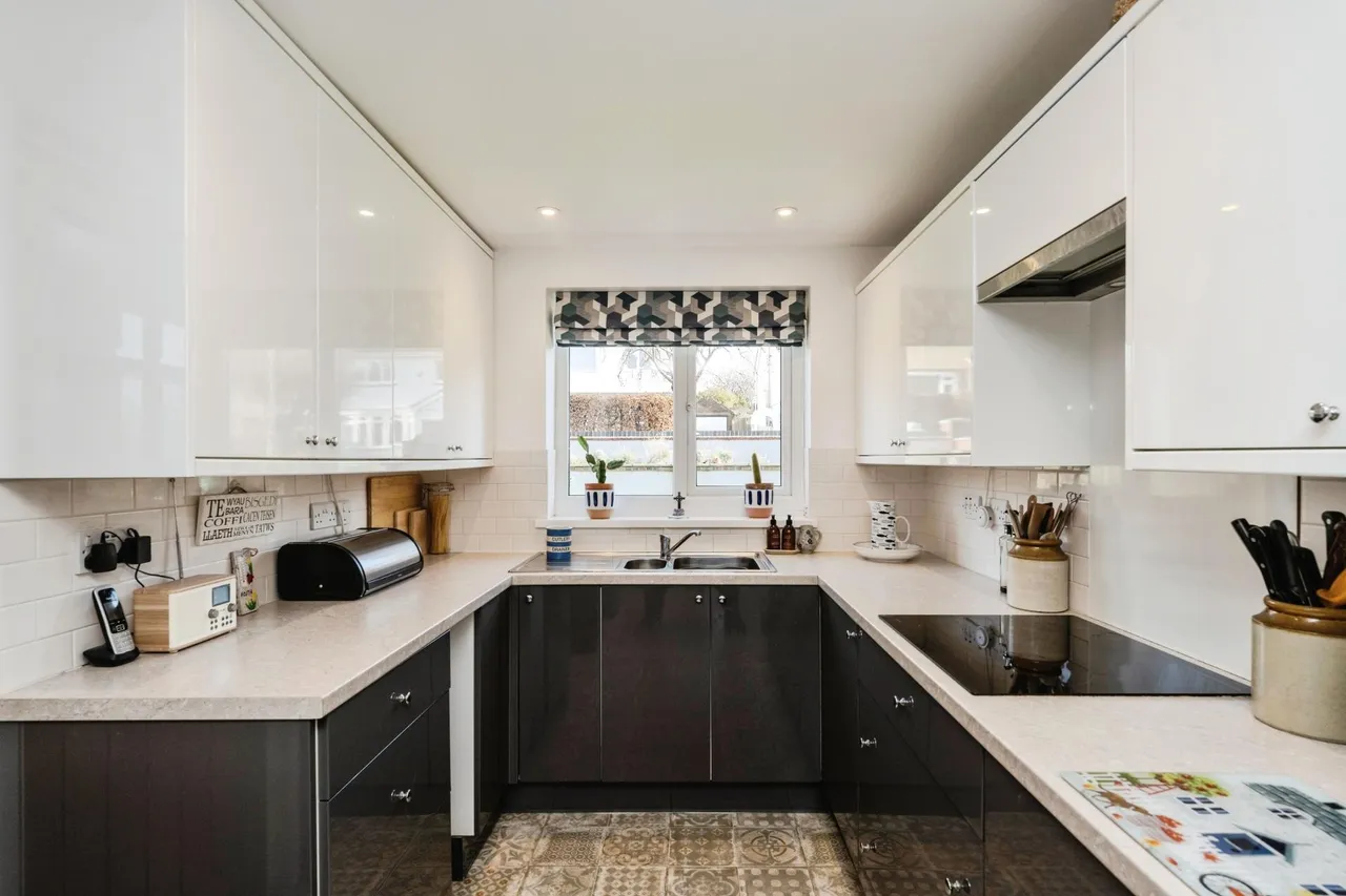 Gwerneinon Road, Sketty, Swansea, SA2, photo 5