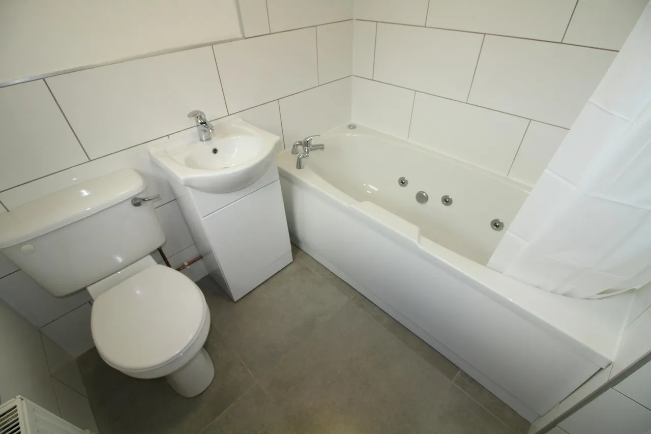 Broomhill Road, Nottingham, NG6, photo 4