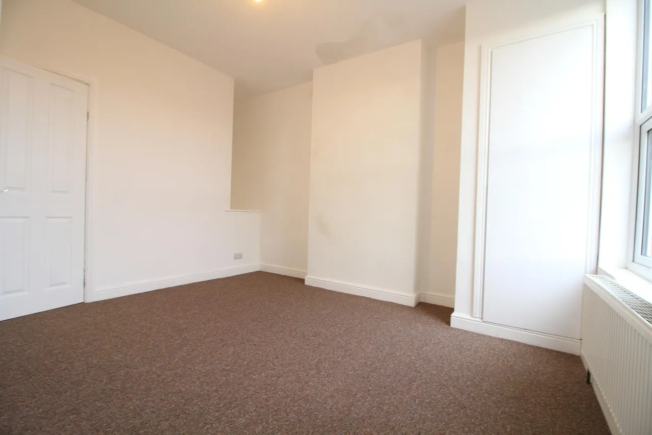 Broomhill Road, Nottingham, NG6, photo 12