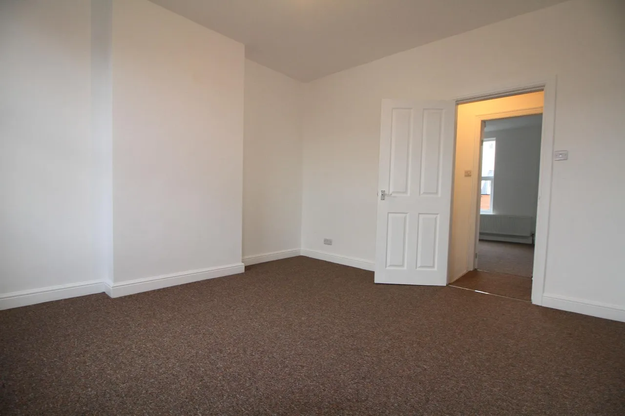 Broomhill Road, Nottingham, NG6, photo 10