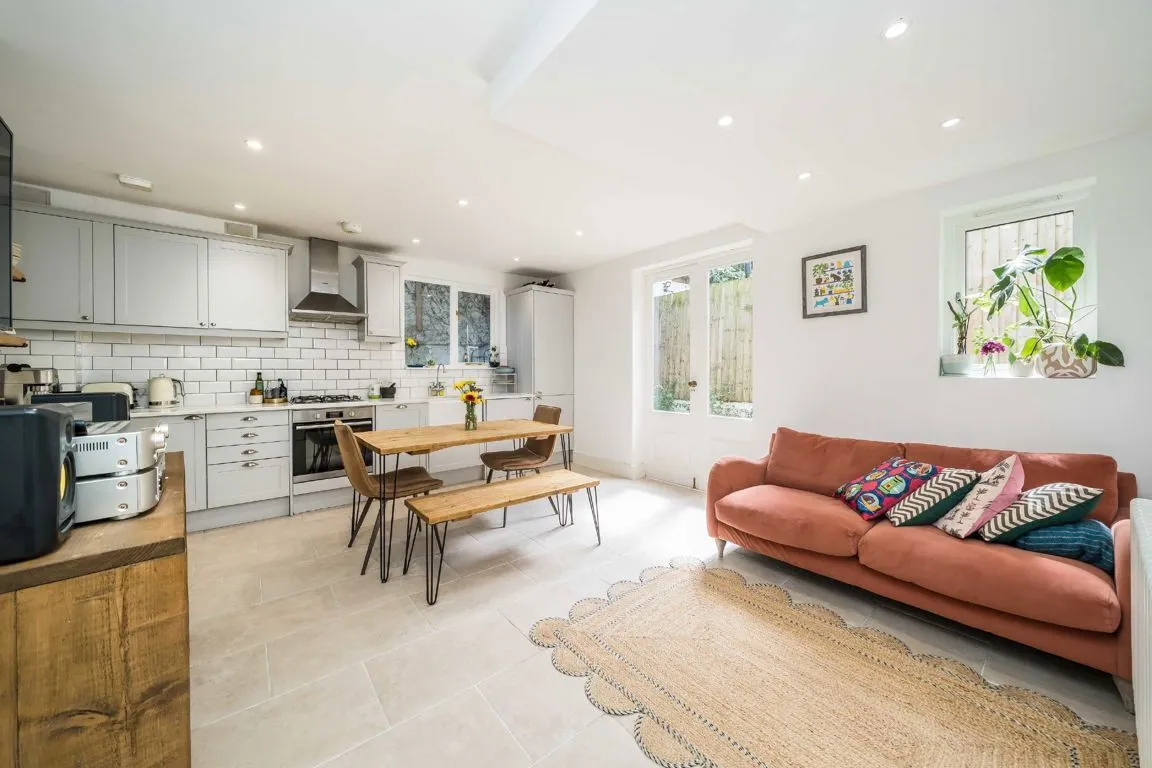 2 bed property for sale, Brayburne Avenue, SW4