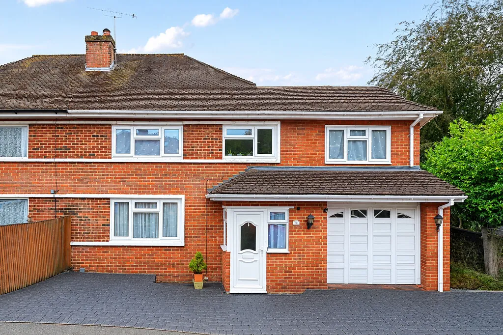 3 bed house for sale, Fernhill Close, Blackwater, GU17