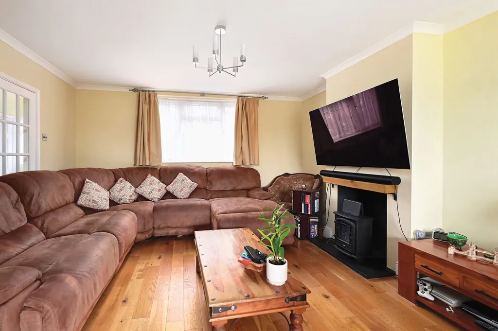 Fernhill Close, Blackwater, GU17, photo 2