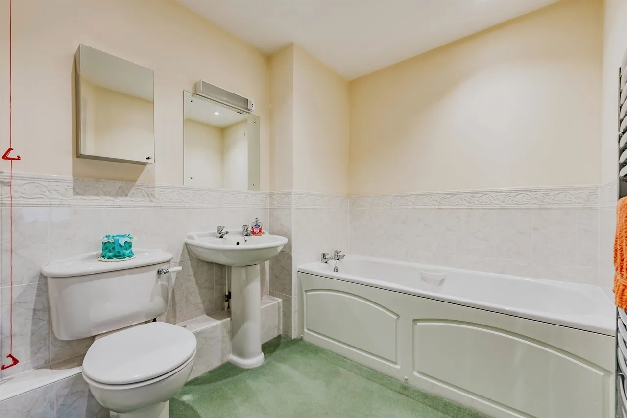 Ladbroke Road, Redhill, RH1, photo 11