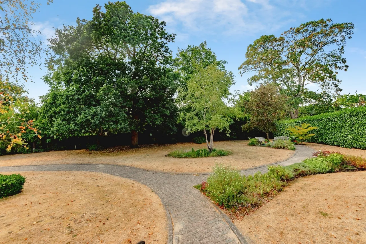 Ladbroke Road, Redhill, RH1, photo 15