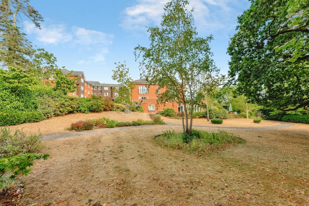 Ladbroke Road, Redhill, RH1, photo 14
