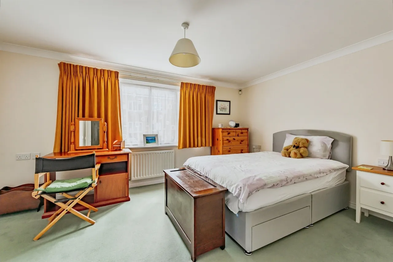 Ladbroke Road, Redhill, RH1, photo 6